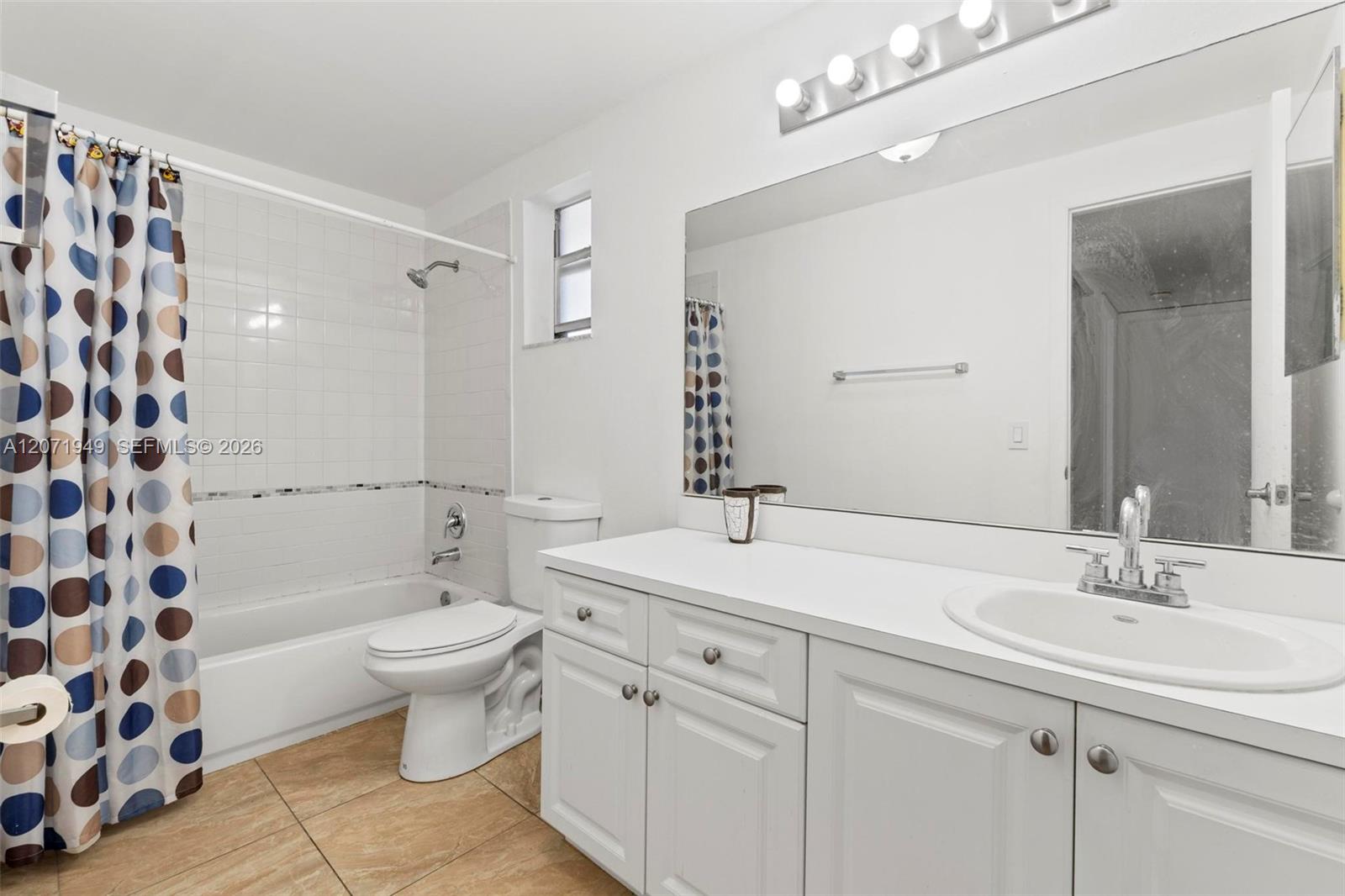 A12071949 Property Photo 22