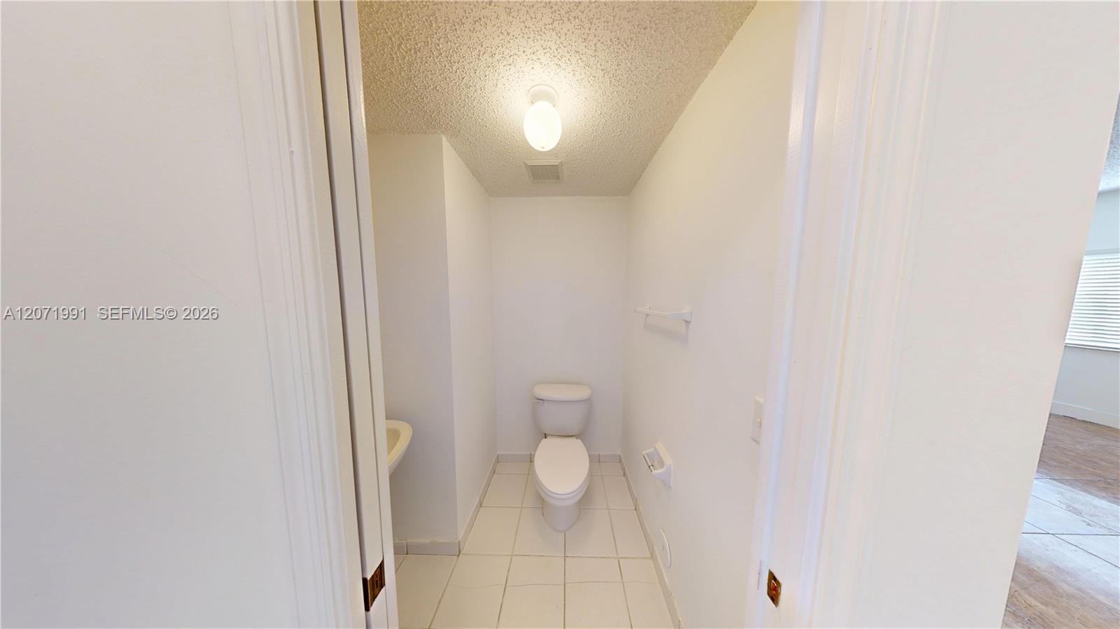 A12071991 Property Photo 11