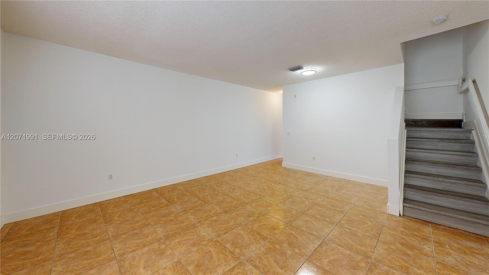A12071991 Property Photo 13