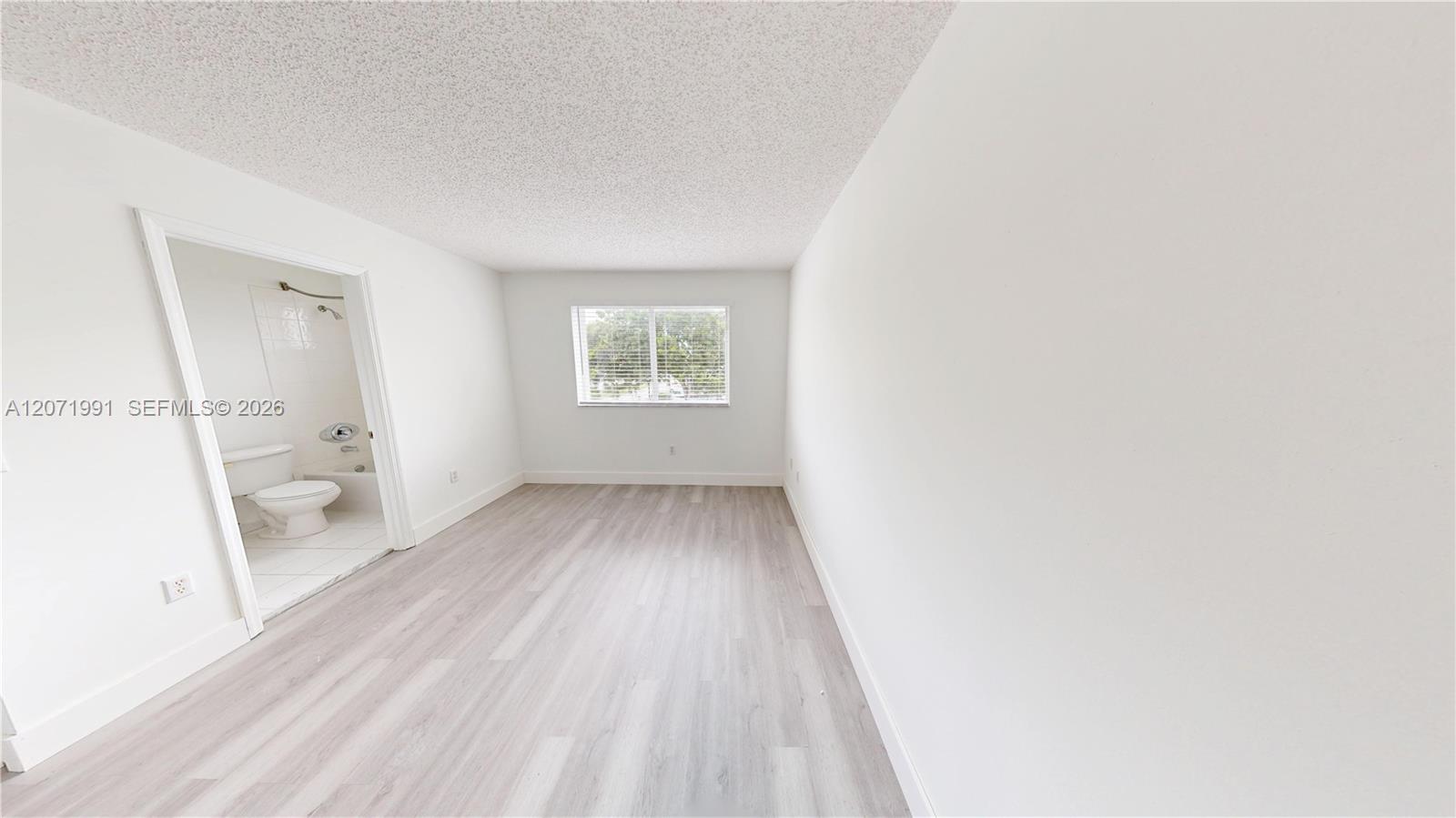 A12071991 Property Photo 15