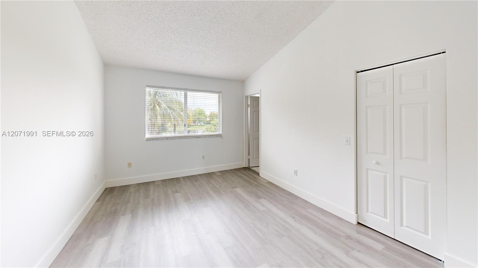 A12071991 Property Photo 16