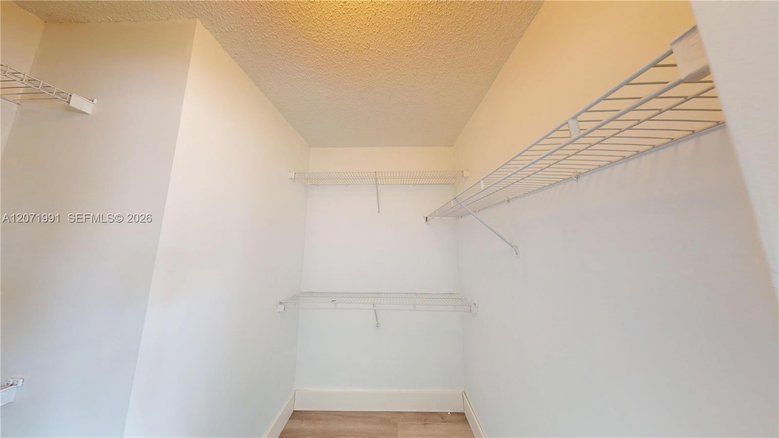 A12071991 Property Photo 17