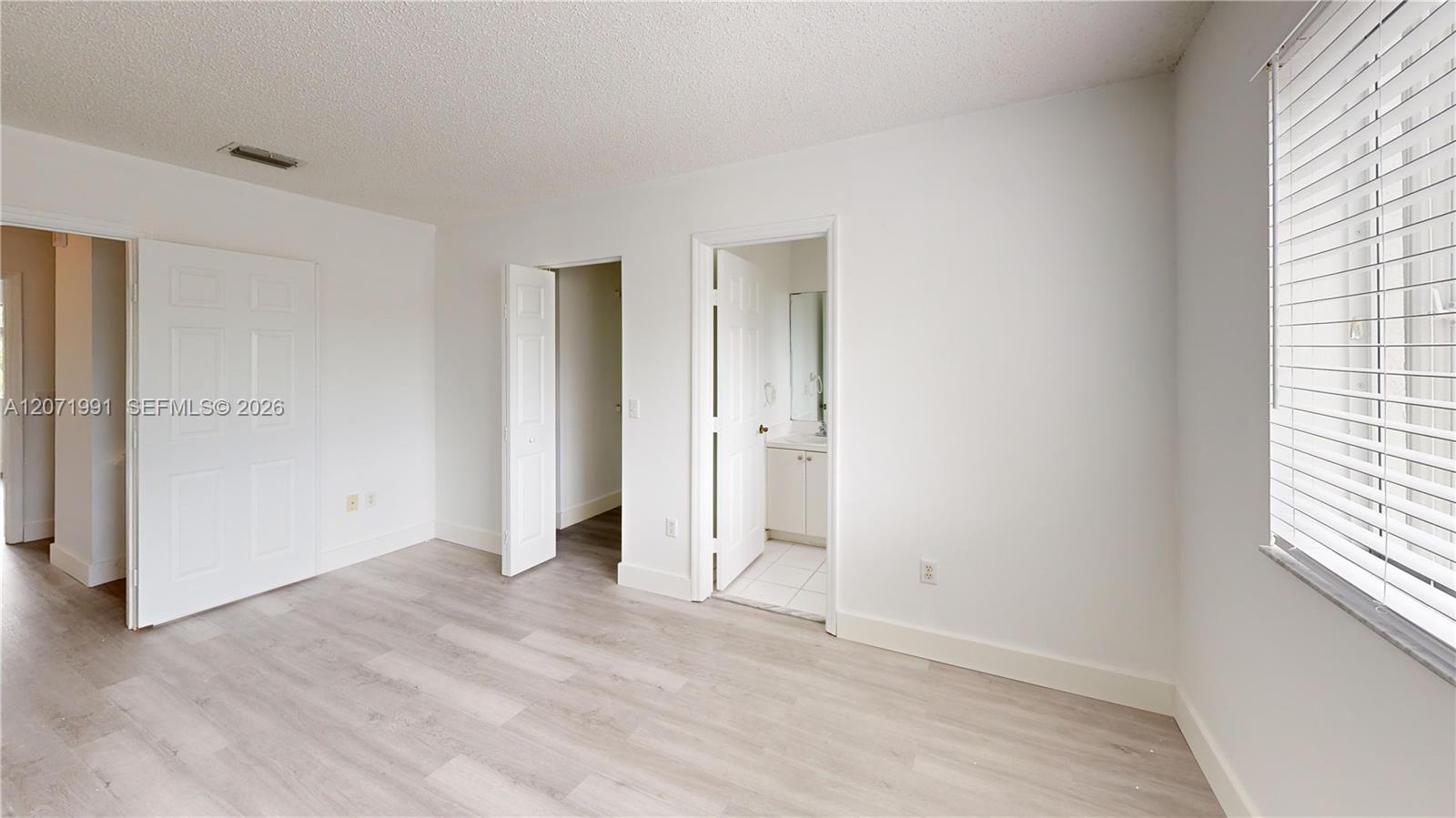 A12071991 Property Photo 20