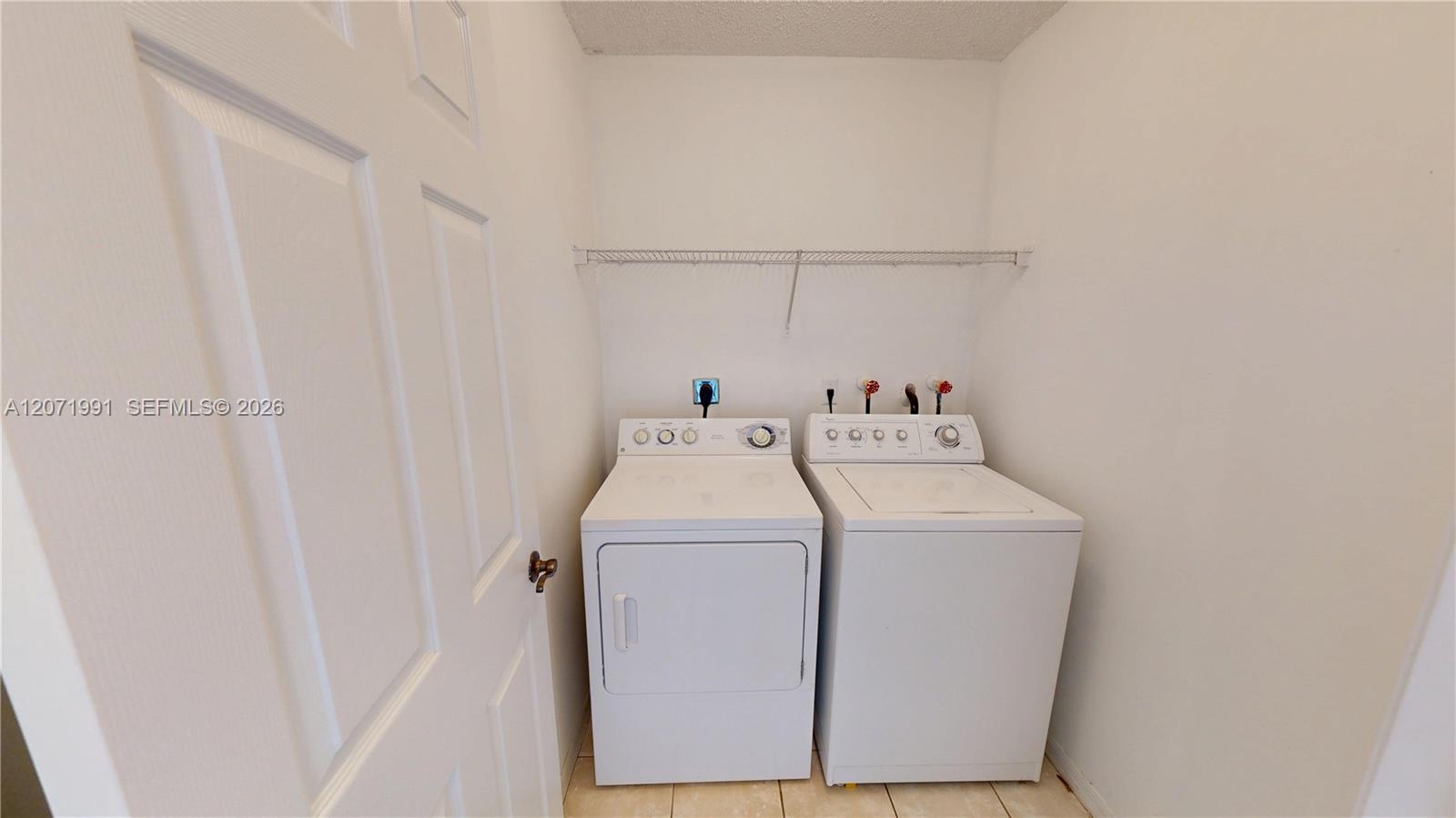 A12071991 Property Photo 26