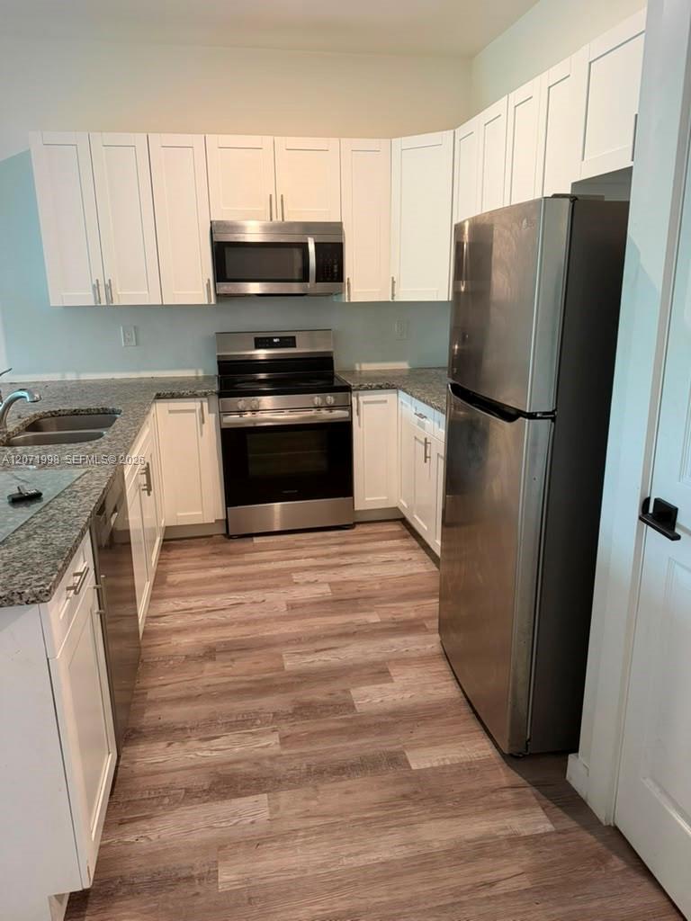 A12071998 Property Photo 3