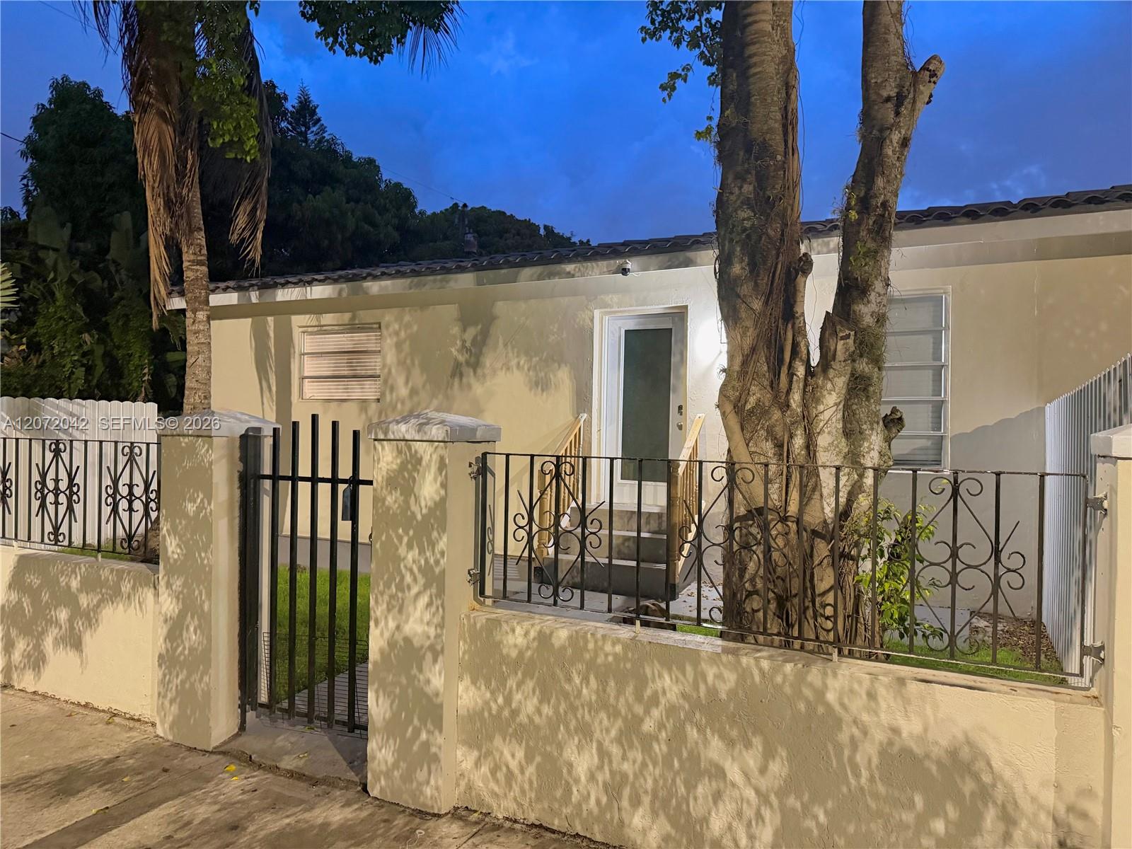 1500 Sw 10th Street Side Property Photo 3