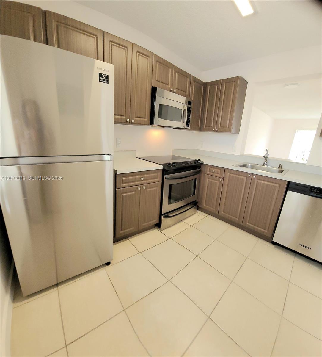 8620 N Sherman Circle 306 Property Photo 5