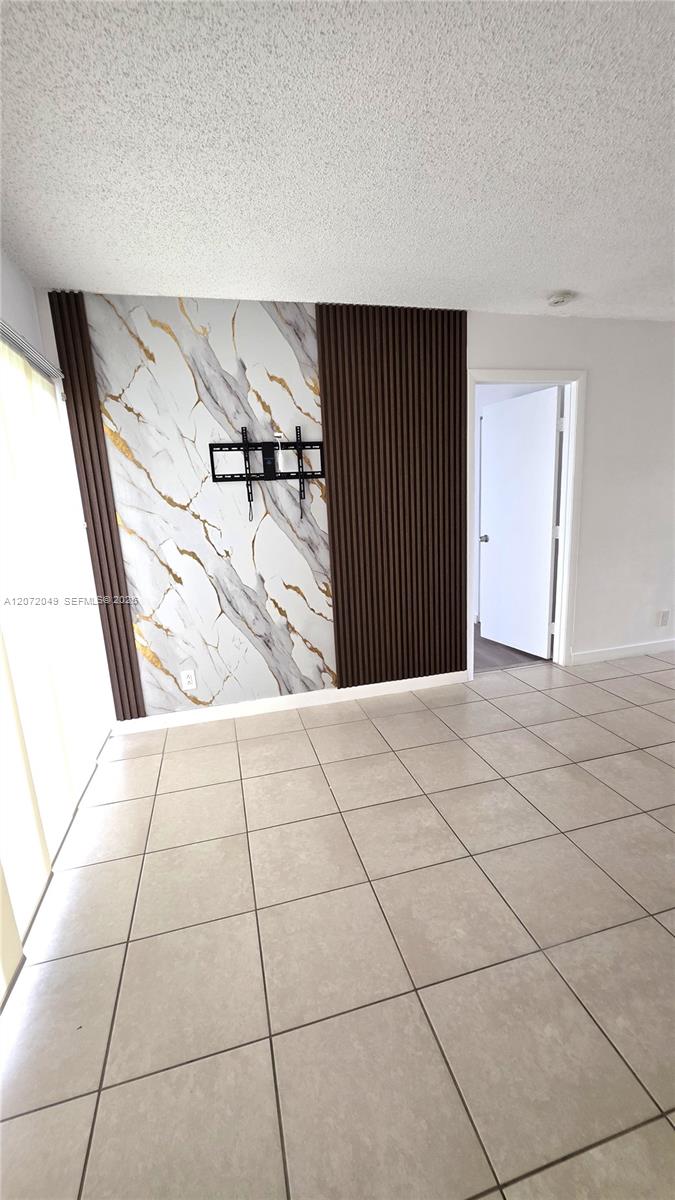 8620 N Sherman Circle 306 Property Photo 6