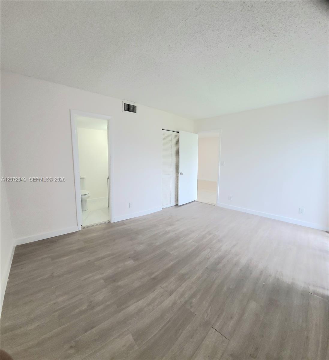8620 N Sherman Circle 306 Property Photo 11