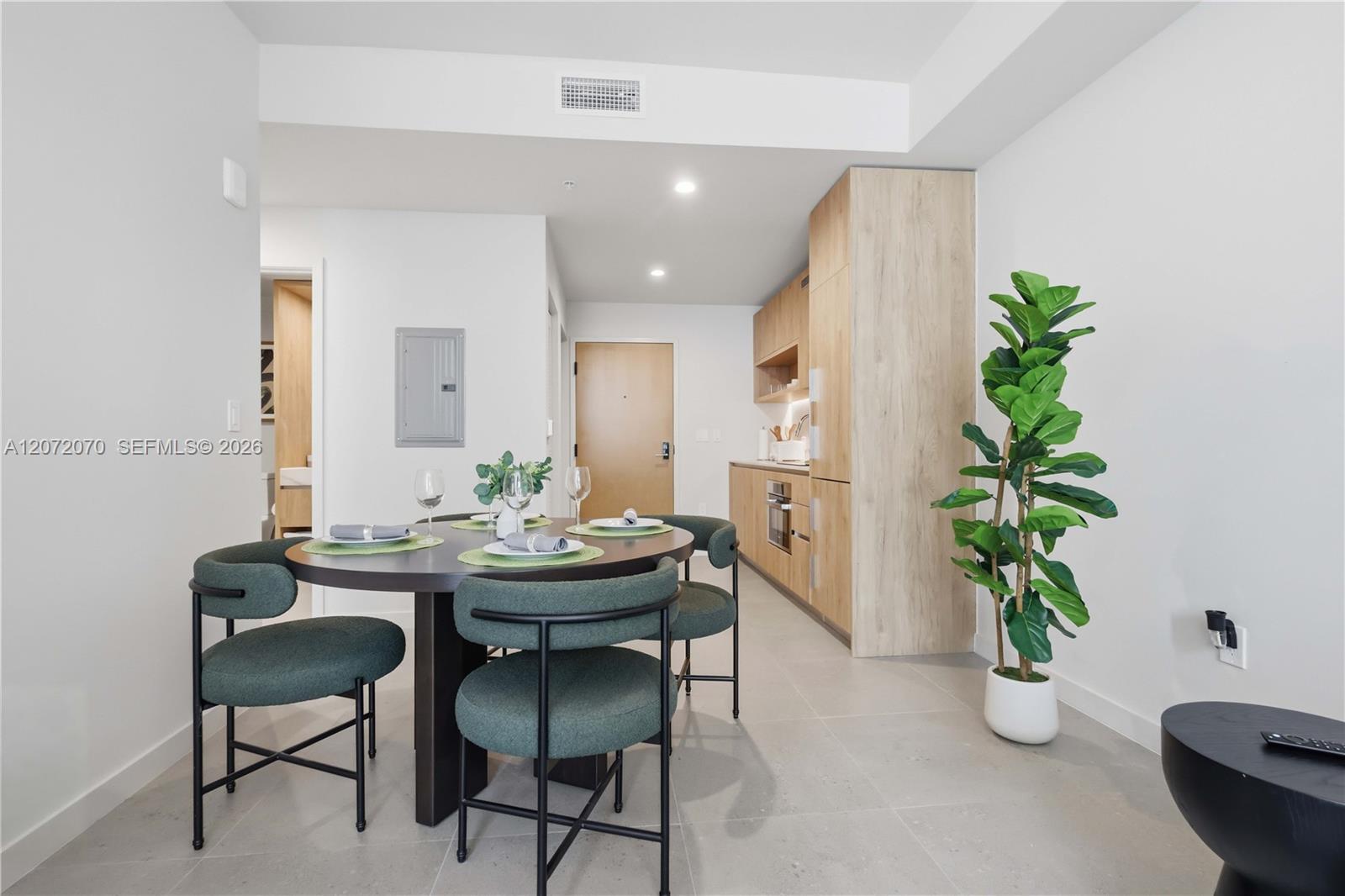 A12072070 Property Photo 9