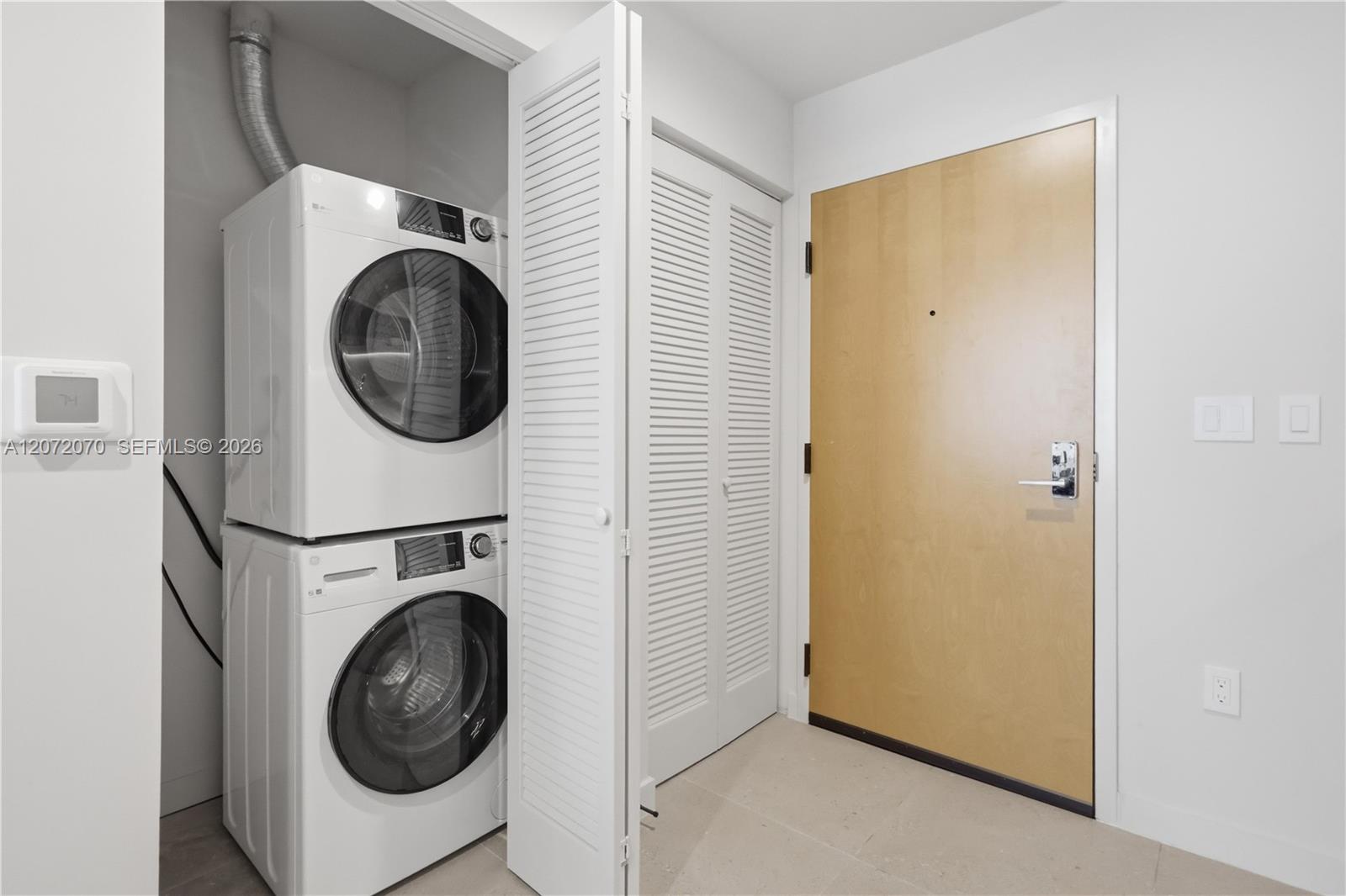 A12072070 Property Photo 17