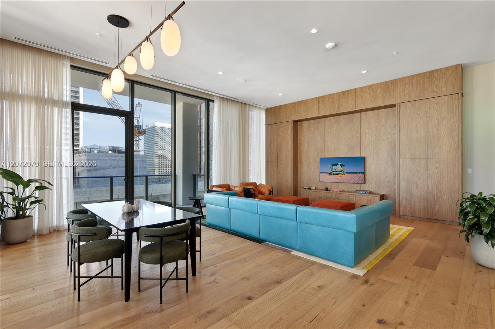 A12072070 Property Photo 32