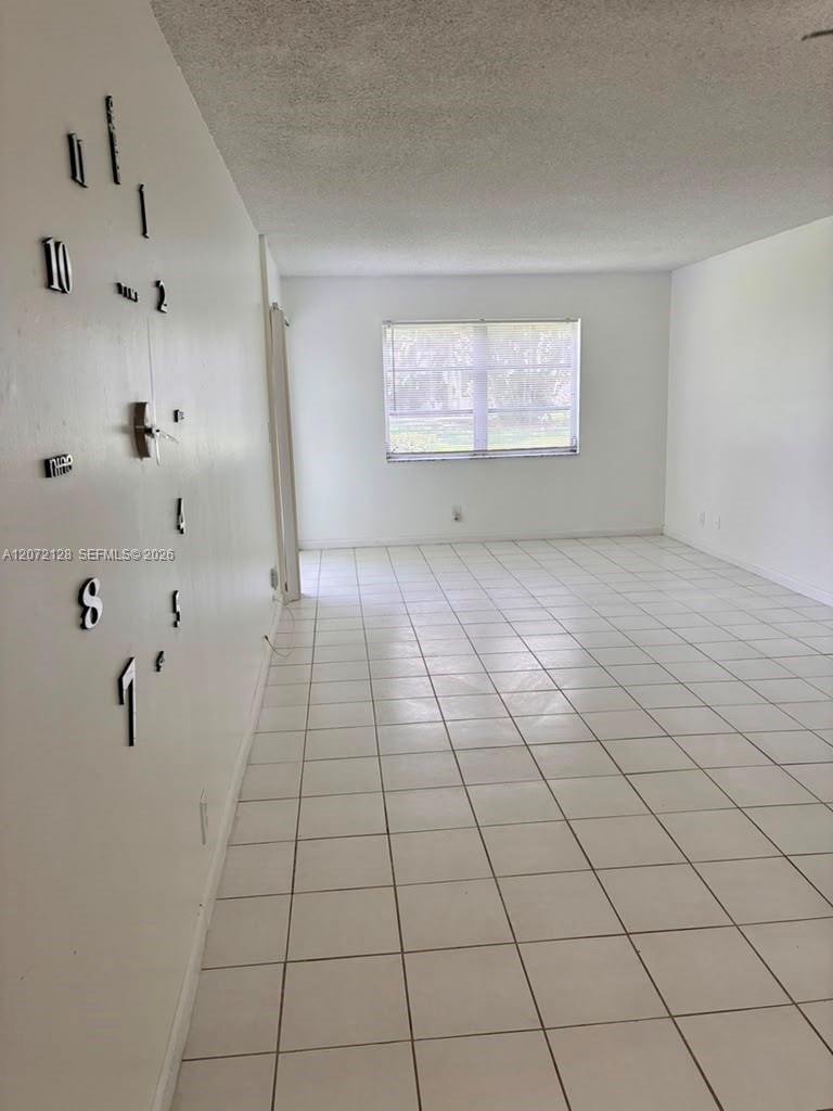 6505 Winfield Boulevard B-25 Property Photo 8