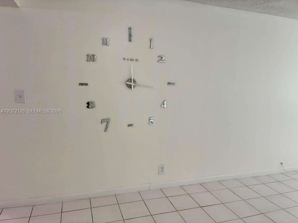 6505 Winfield Boulevard B-25 Property Photo 9