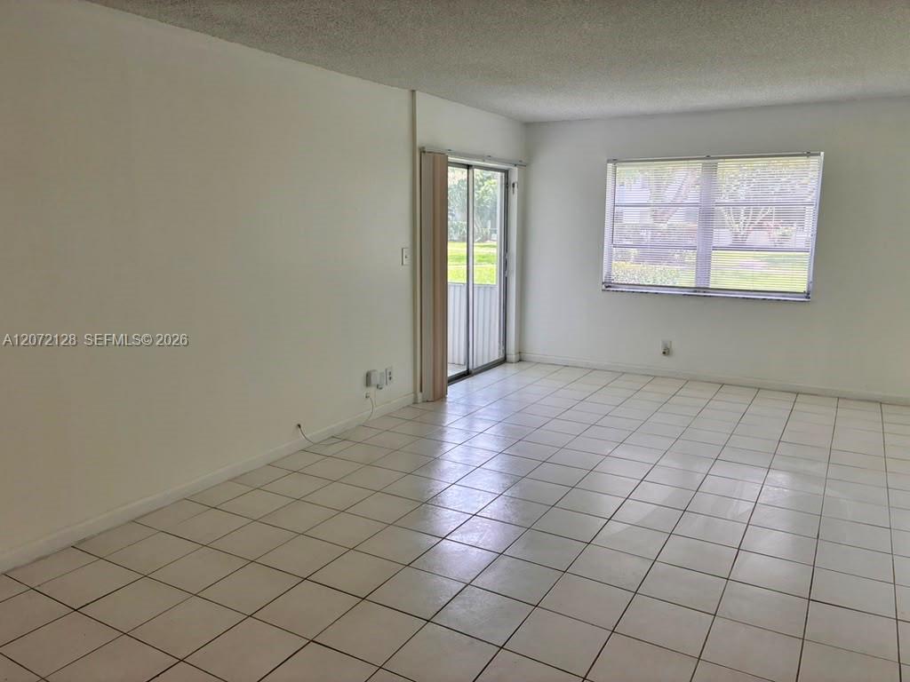 6505 Winfield Boulevard B-25 Property Photo 10