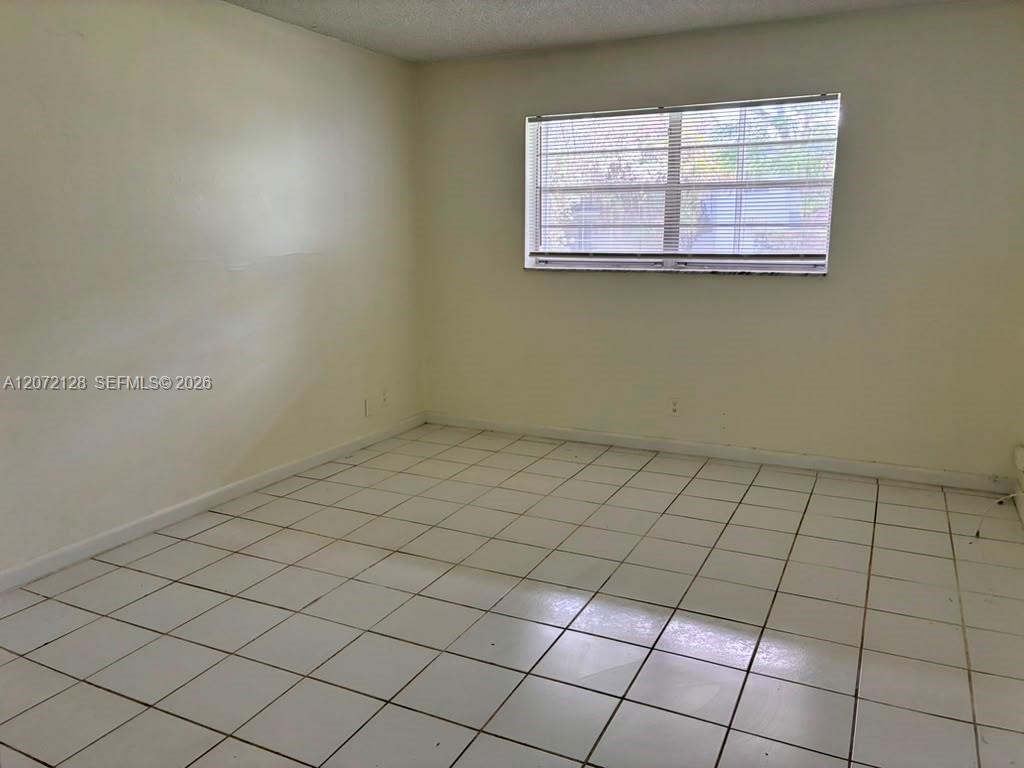 6505 Winfield Boulevard B-25 Property Photo 13