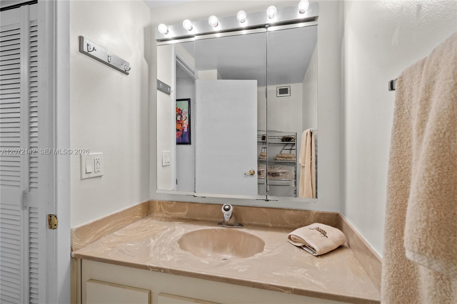 2500 Parkview Drive 1004 Property Photo 20
