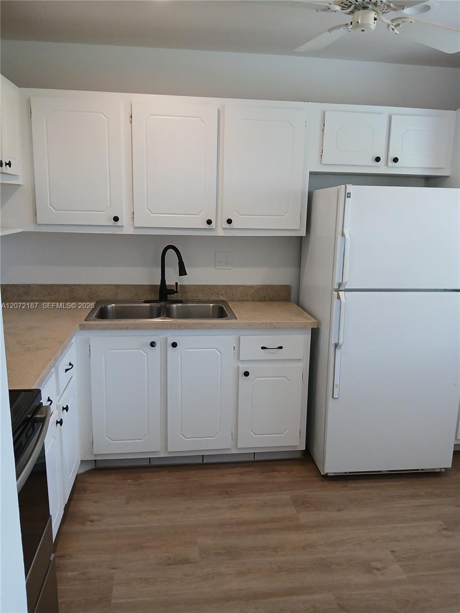 302 Lake Evelyn Drive 302 Property Photo 4
