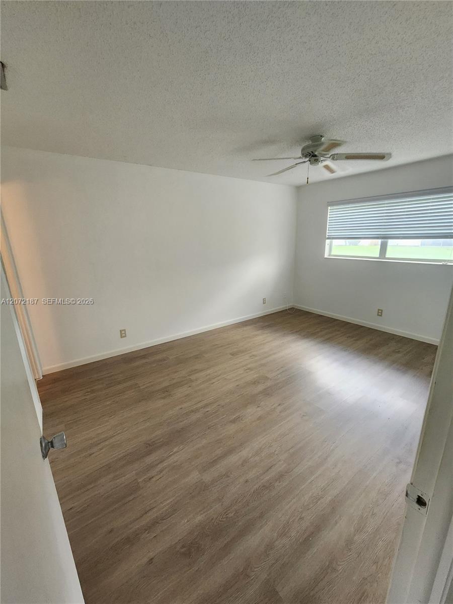 302 Lake Evelyn Drive 302 Property Photo 12