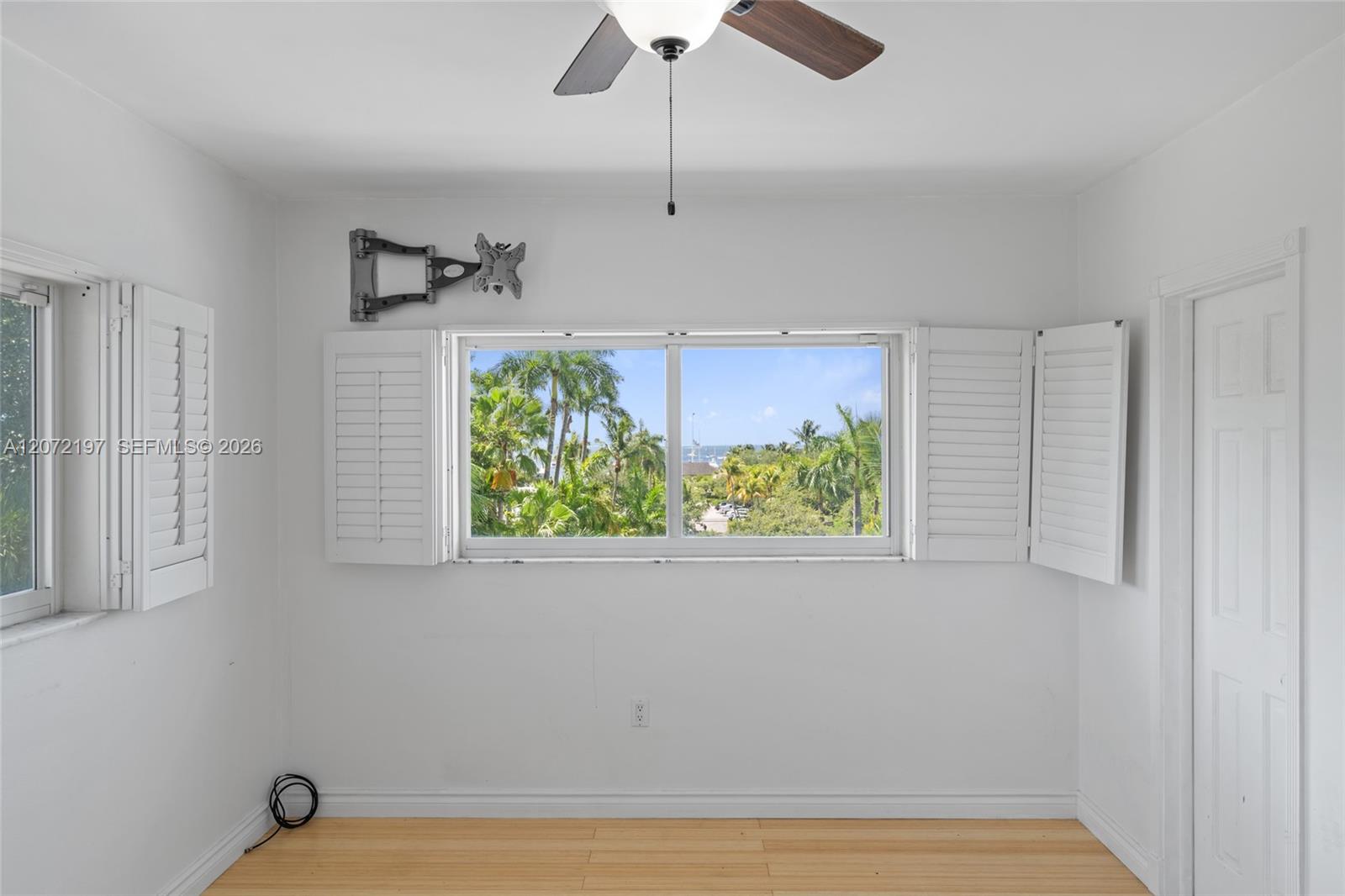 2539 S Bayshore Drive PH2F Property Photo 1