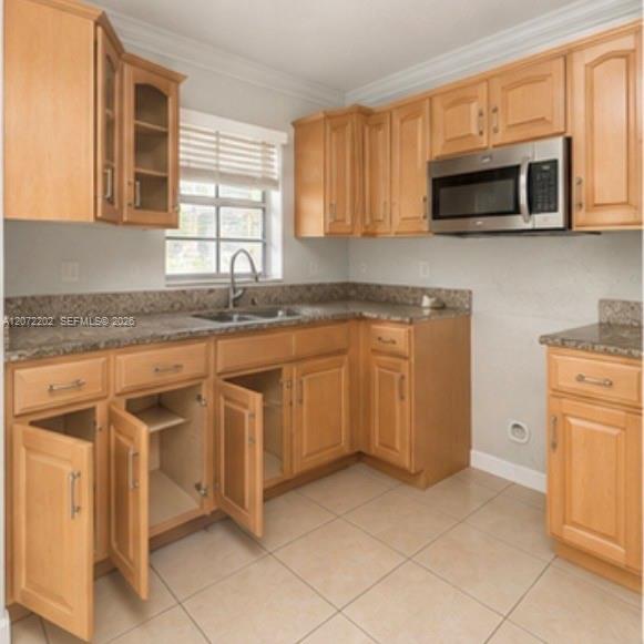 2221 Nw 30th Way Property Photo 6