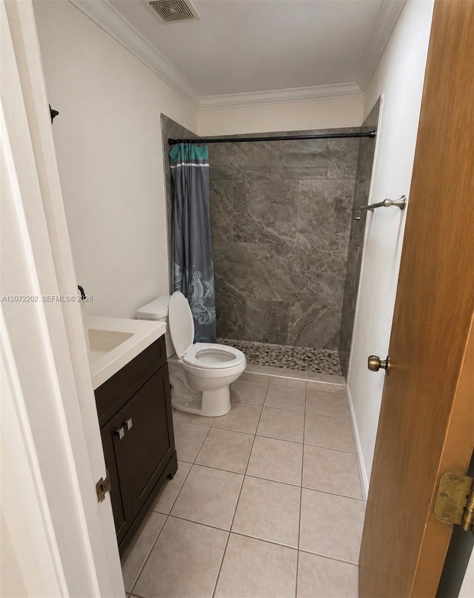 2221 Nw 30th Way Property Photo 11