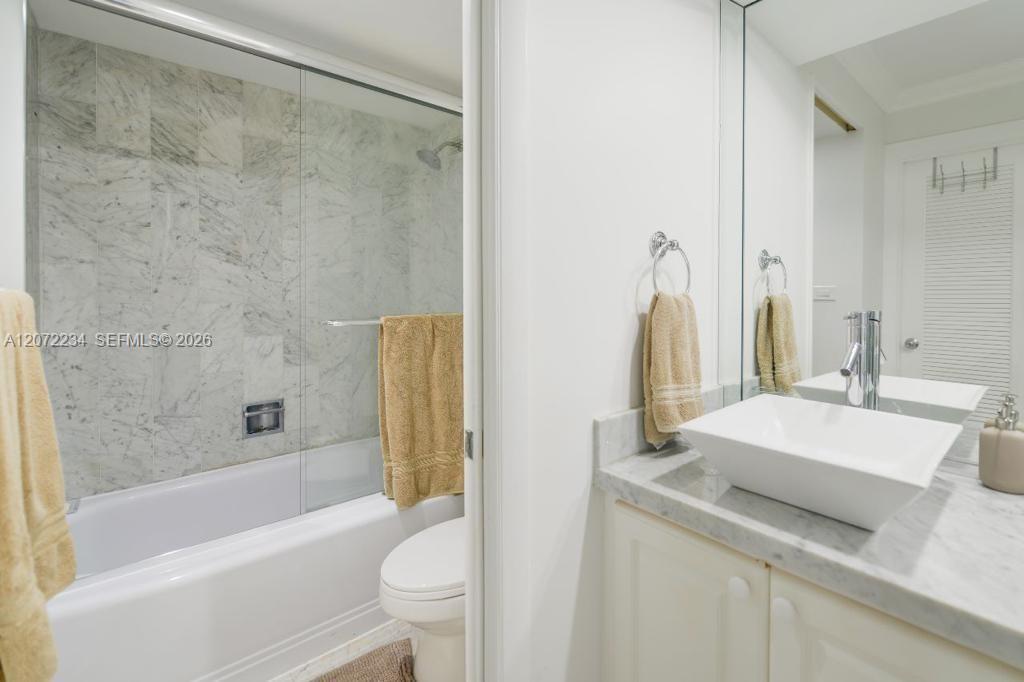 1121 Crandon Boulevard D206 Property Photo 11