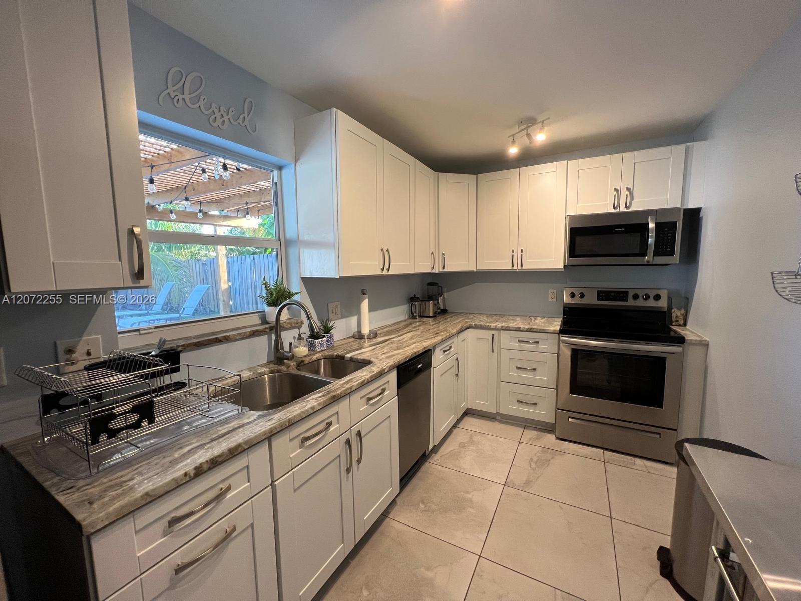 A12072255 Property Photo 2