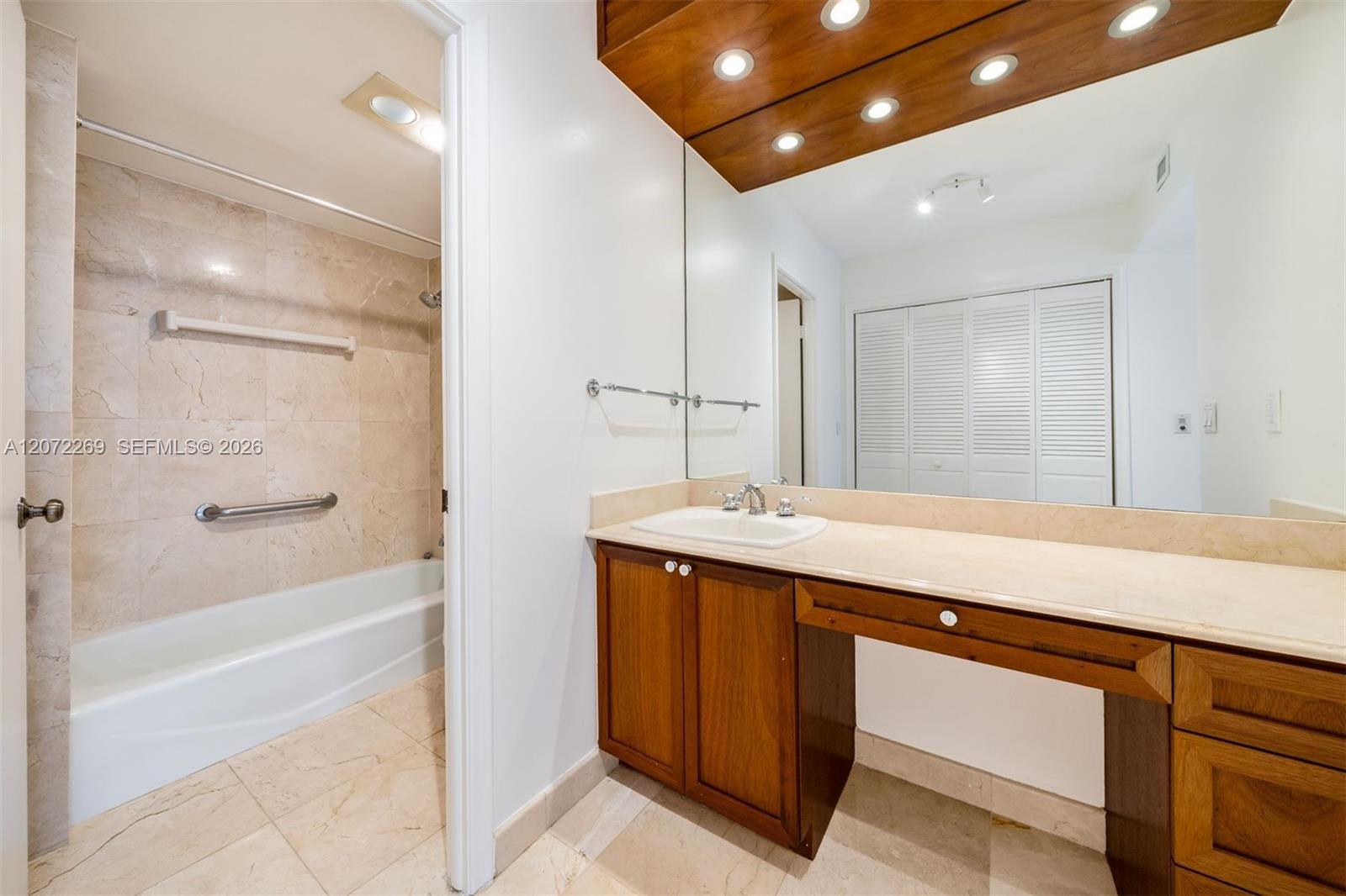 9801 Collins Avenue 19h Property Photo 15