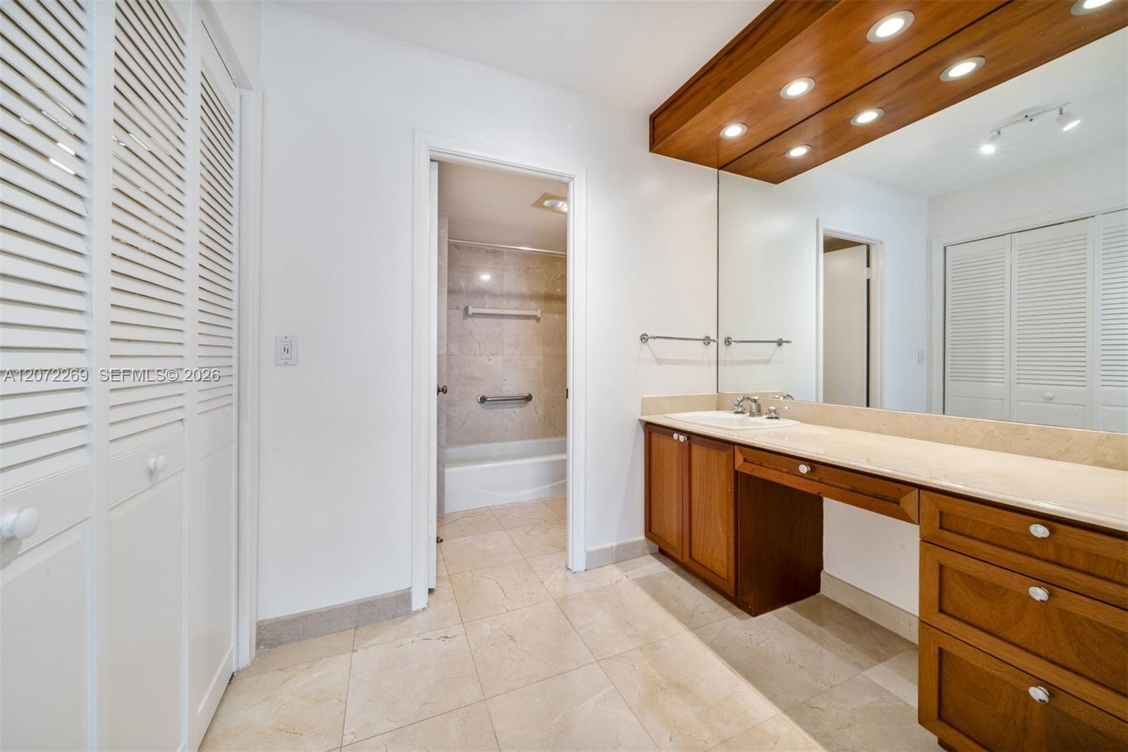 9801 Collins Avenue 19h Property Photo 32