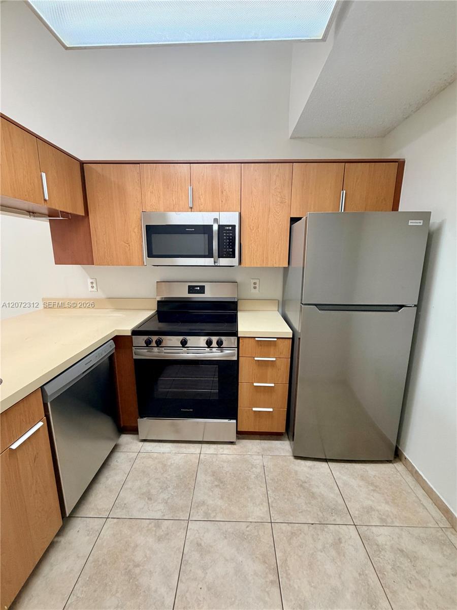 A12072312 Property Photo 11