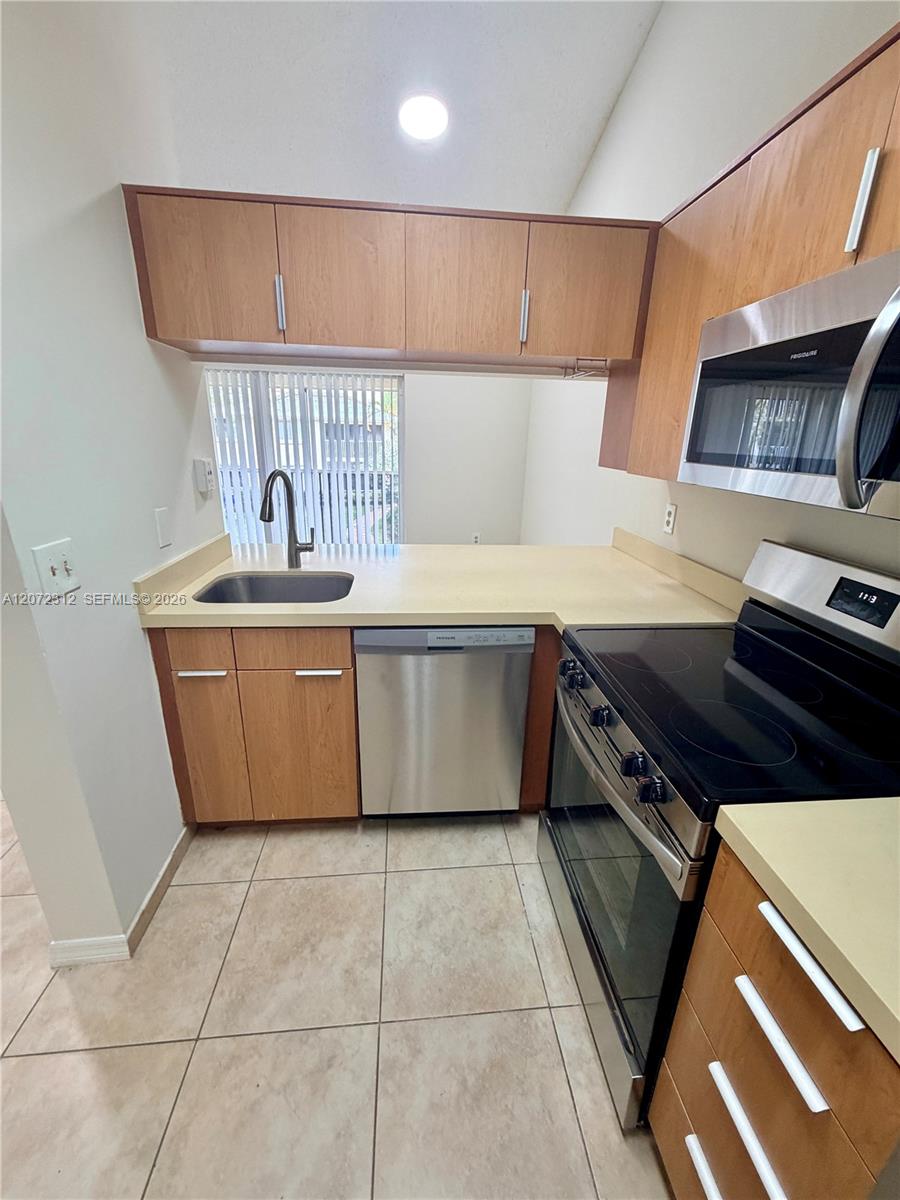 A12072312 Property Photo 12