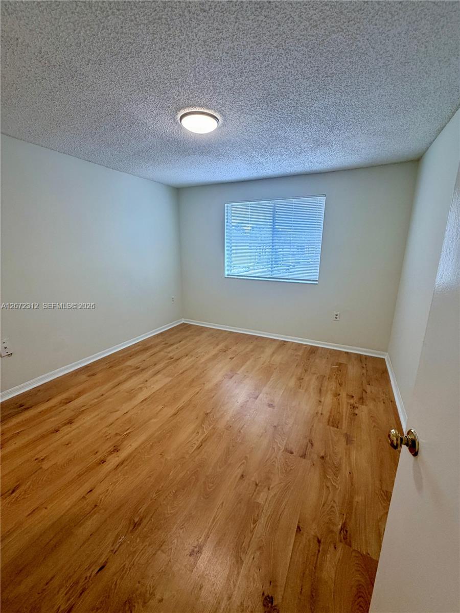 A12072312 Property Photo 16