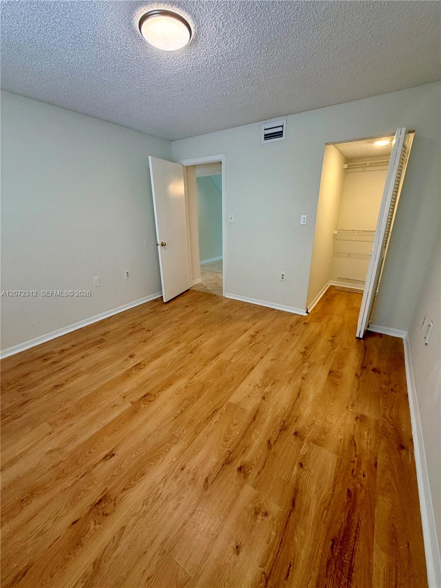 A12072312 Property Photo 17