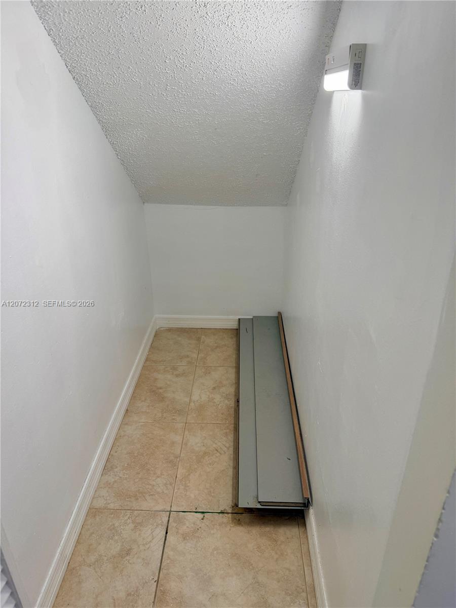 A12072312 Property Photo 25