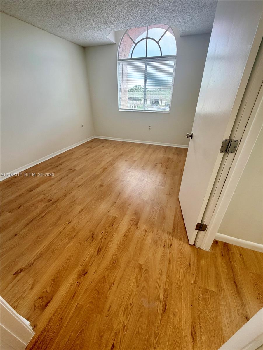 A12072312 Property Photo 31