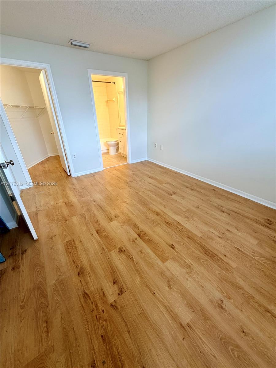 A12072312 Property Photo 32