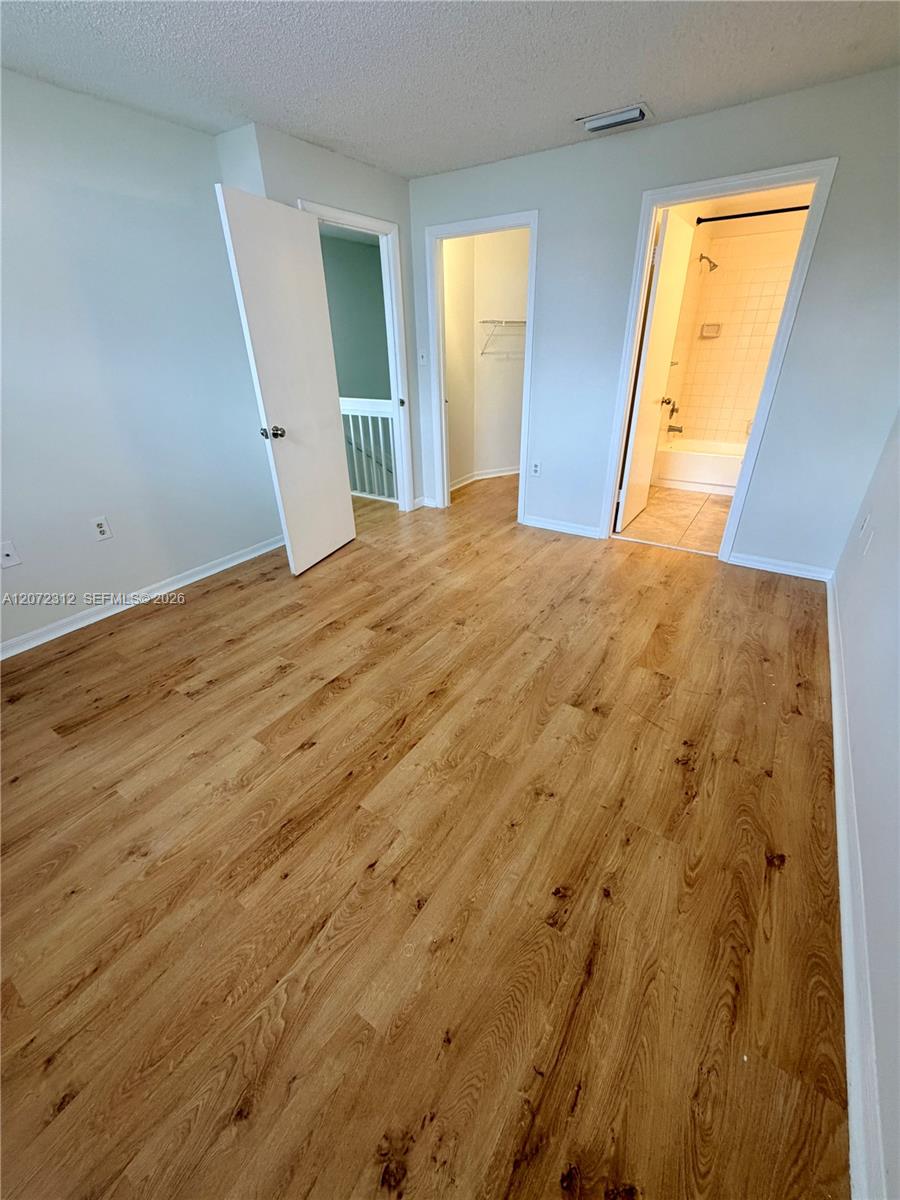 A12072312 Property Photo 33