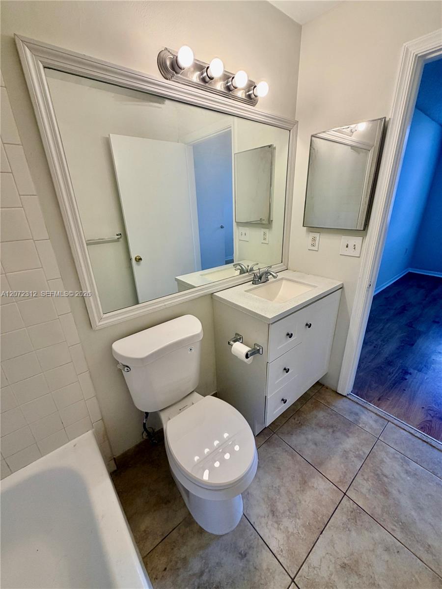 A12072312 Property Photo 36