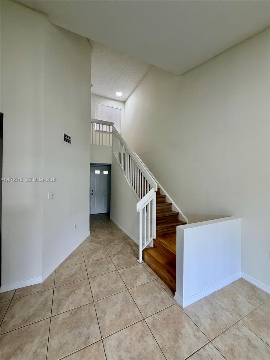A12072312 Property Photo 37