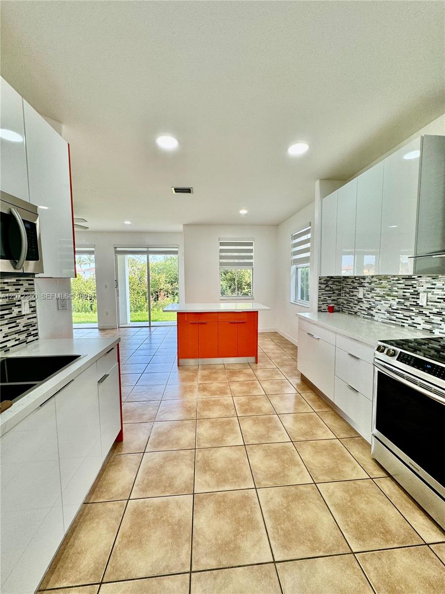 14974 Sw 18th Terrace Property Photo 9