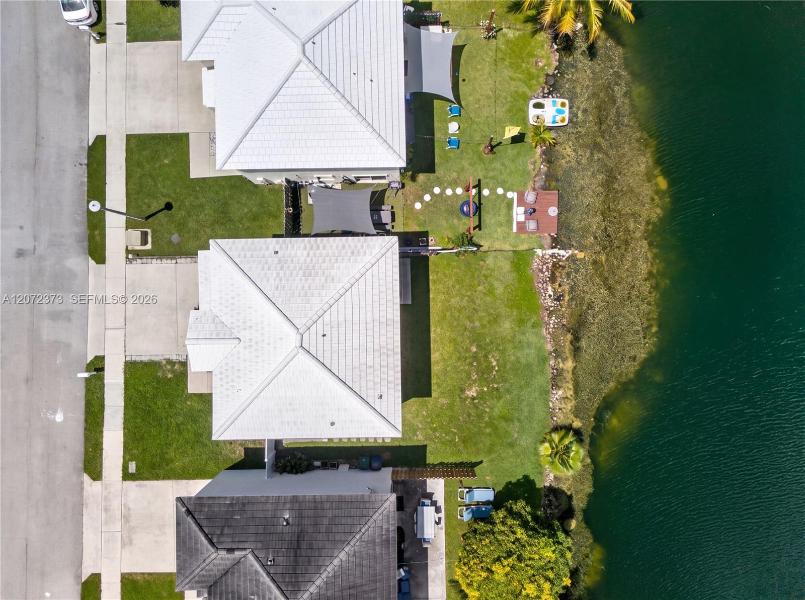 6733 Bayfront Drive Property Photo 4