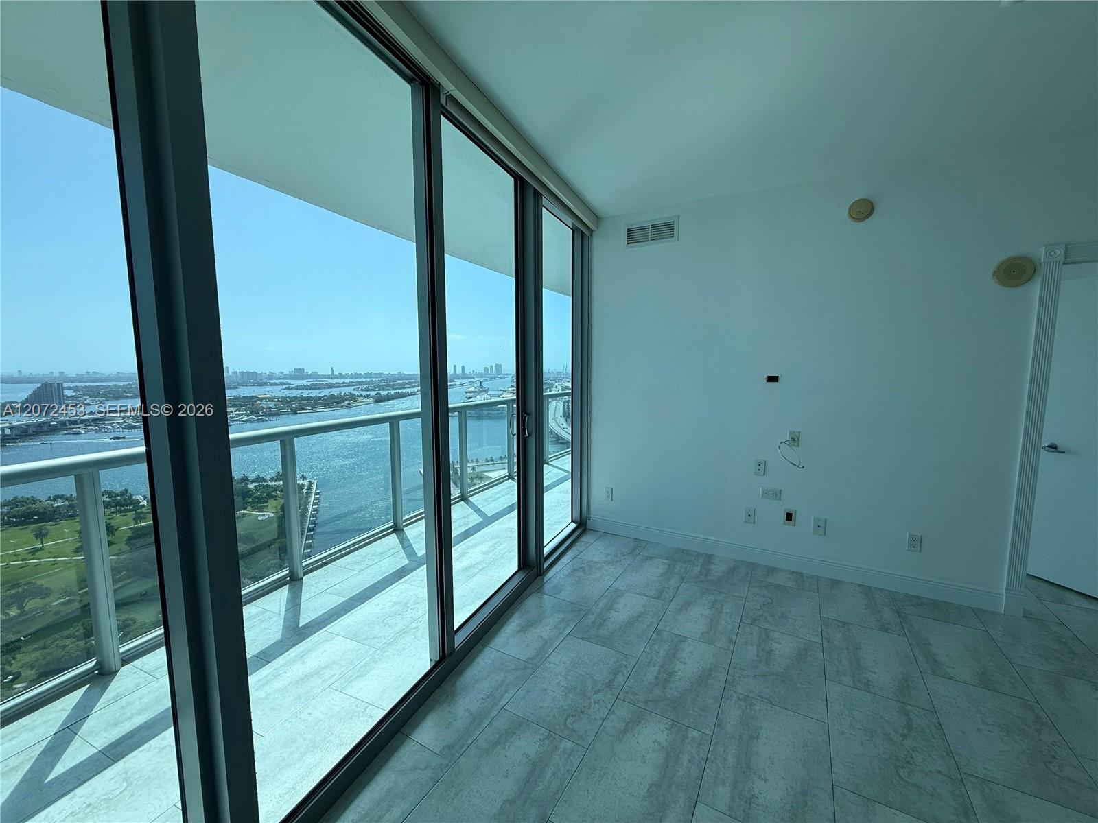 888 Biscayne Boulevard 3611 Property Photo 8