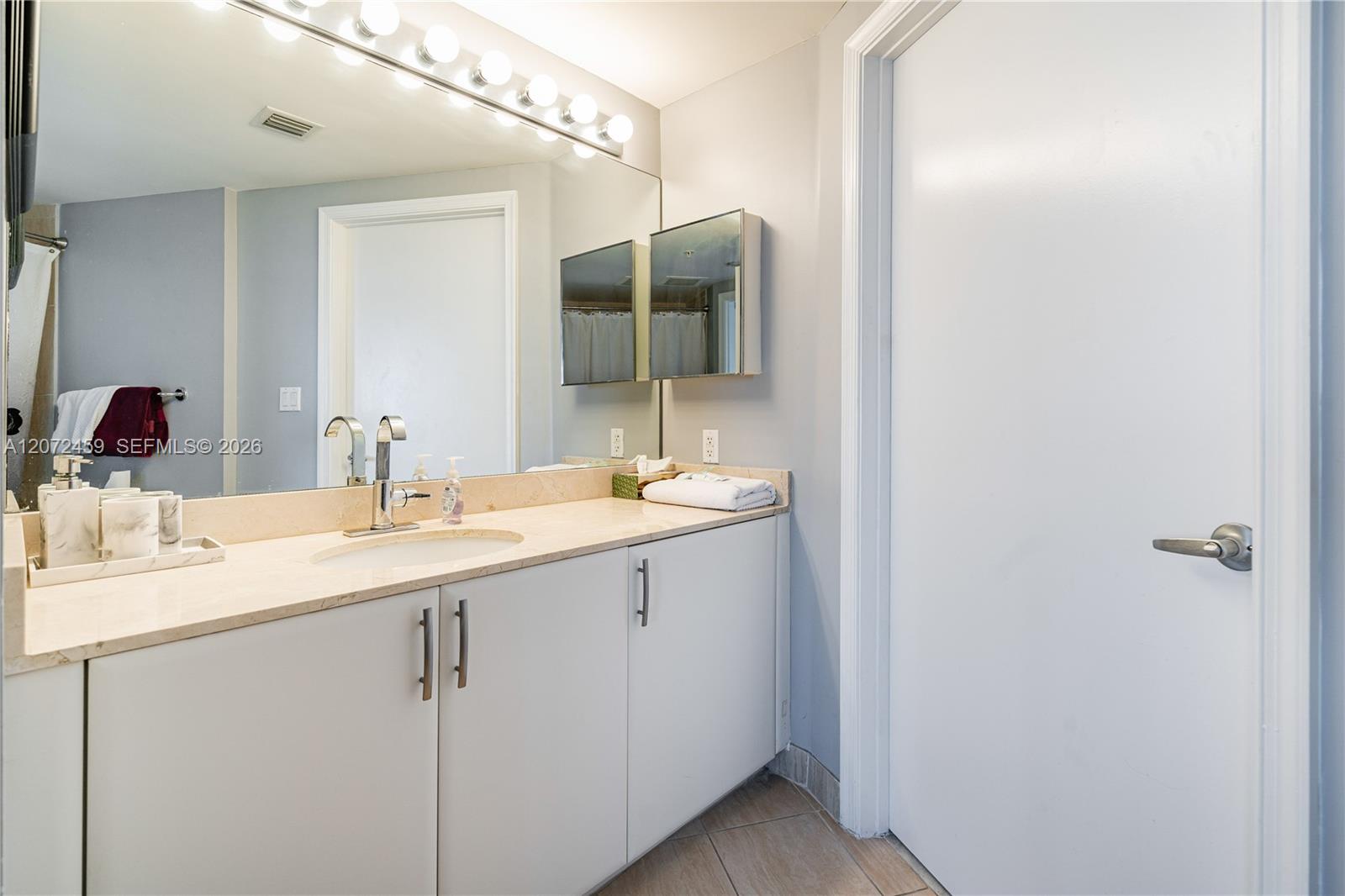 1750 N Bayshore Drive 2301 Property Photo 17