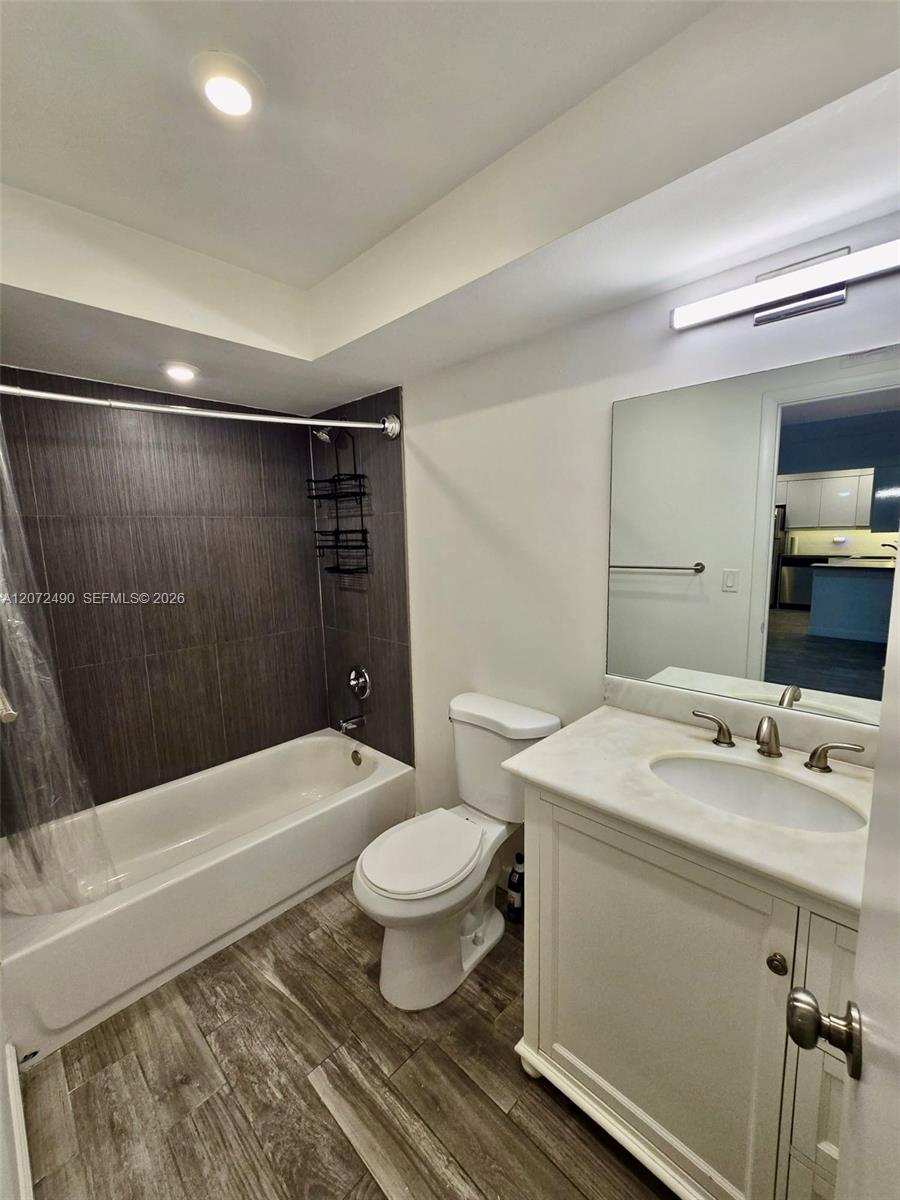470 Nw 20th Street 201 Property Photo 11