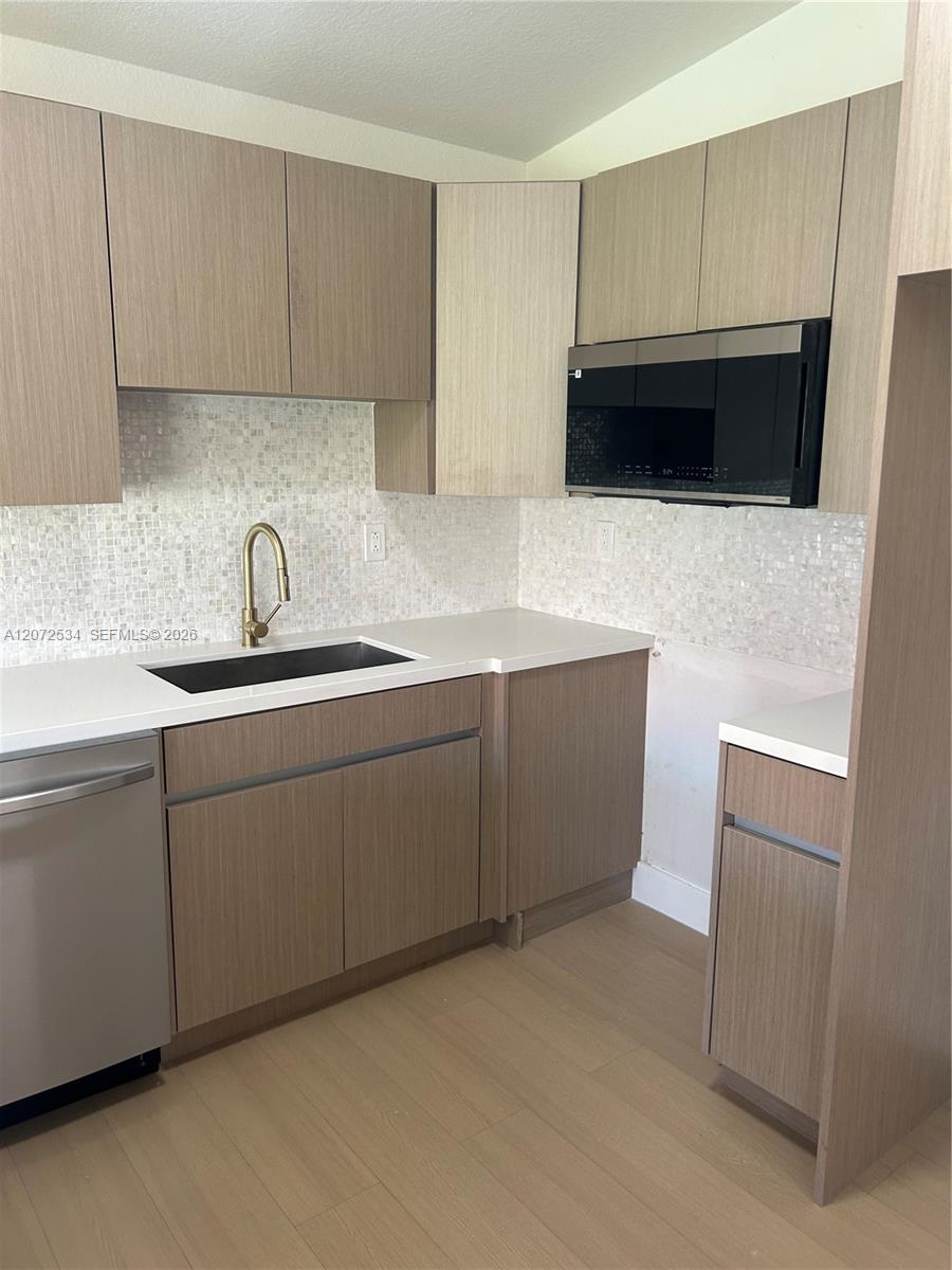 A12072534 Property Photo 3