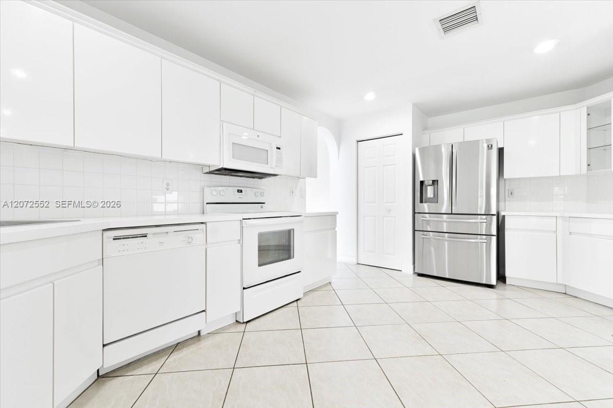 10853 Nw 71st Street Property Photo 10
