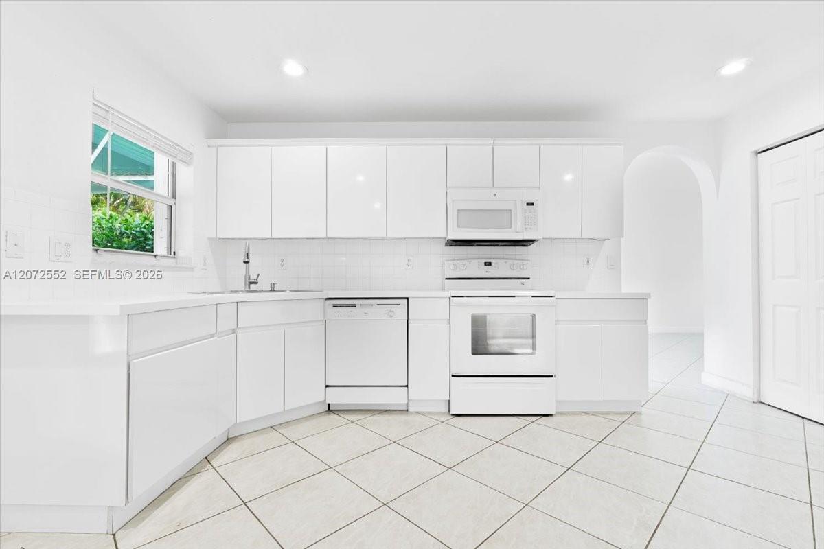 10853 Nw 71st Street Property Photo 11
