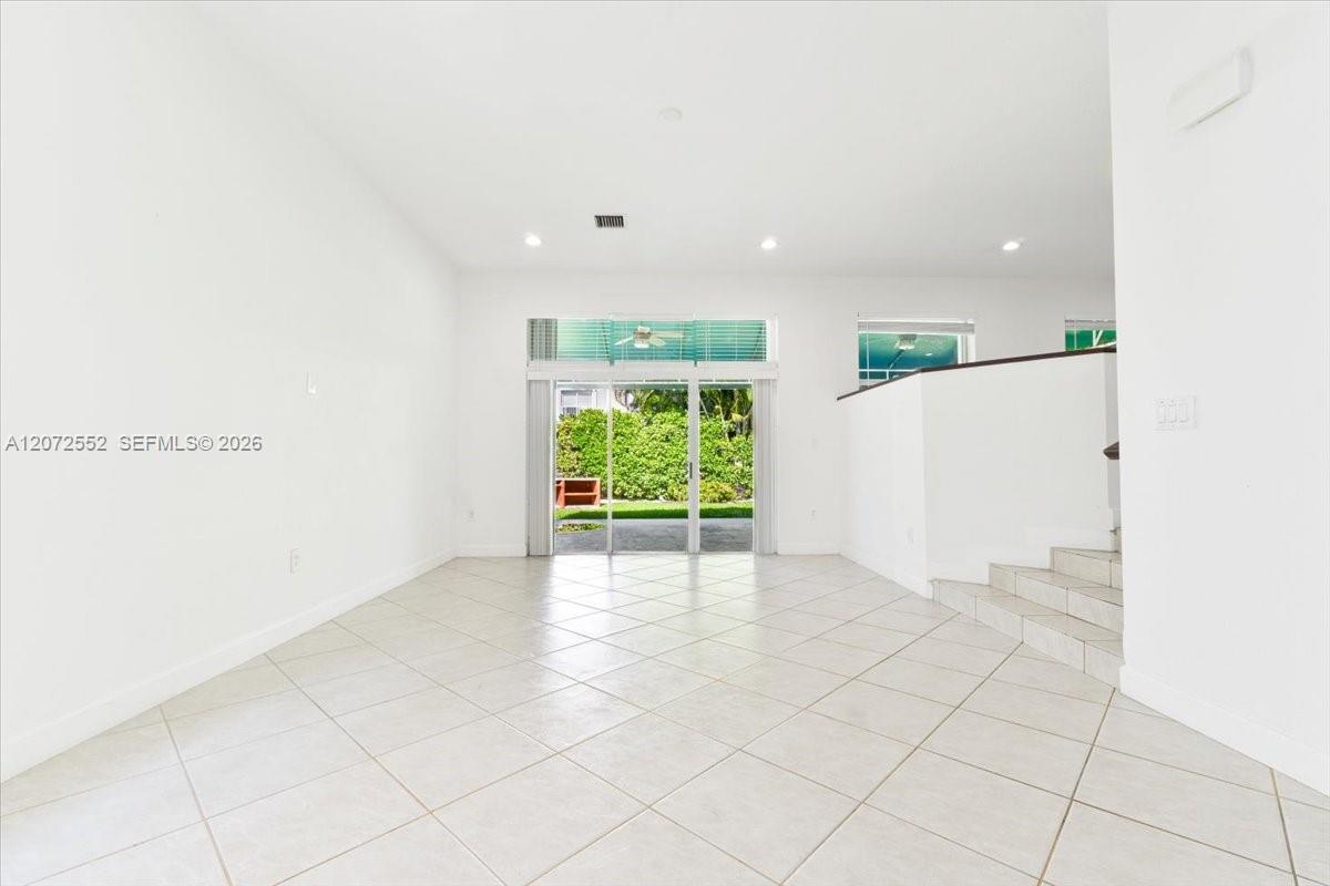 10853 Nw 71st Street Property Photo 13