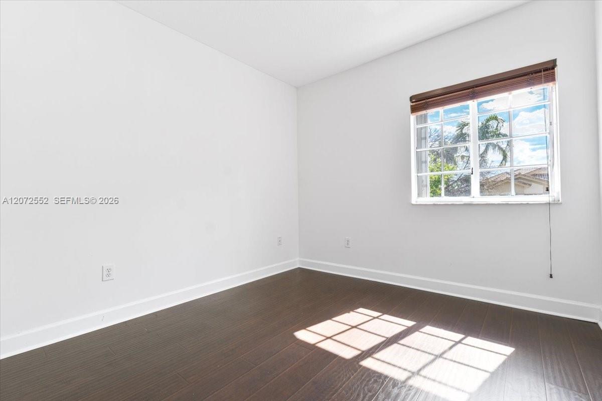 10853 Nw 71st Street Property Photo 32